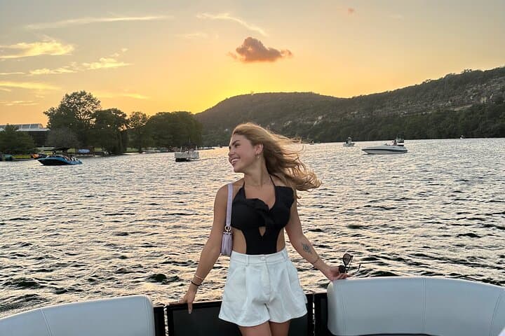 Sunset Boat Cruise on Lake Austin: Scenic Views and Evening Relaxation