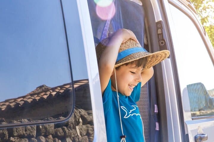 Seamless Roatan Airport Transfer: Quick Shuttle from RTB to West Bay & Beyond