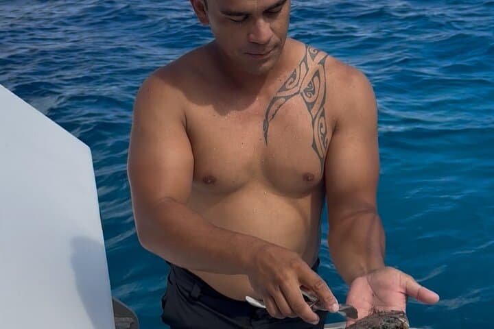 Bora Bora Black Pearl Snorkel: Mantas, Rays & Private Motu Lunch photo 3
