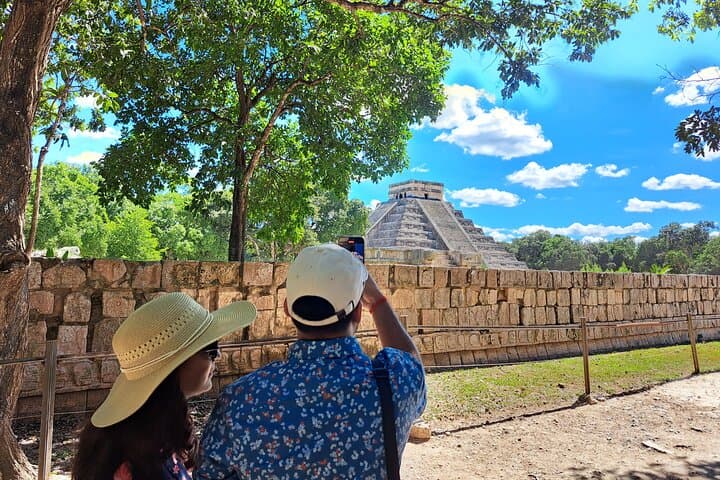Early-Access Chichen Itza and Two Cenotes: Day Trip from Valladolid