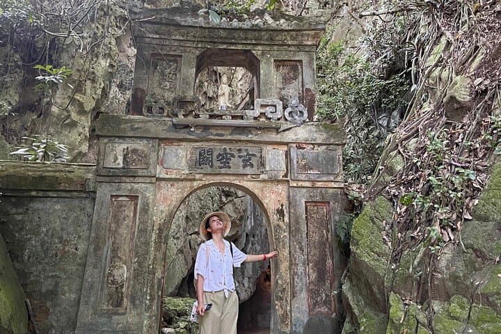 Explore Da Nang: Marble Mountain & Monkey Mountain Tour — Marble Caves, Linh Ung & Basket Boats photo 3
