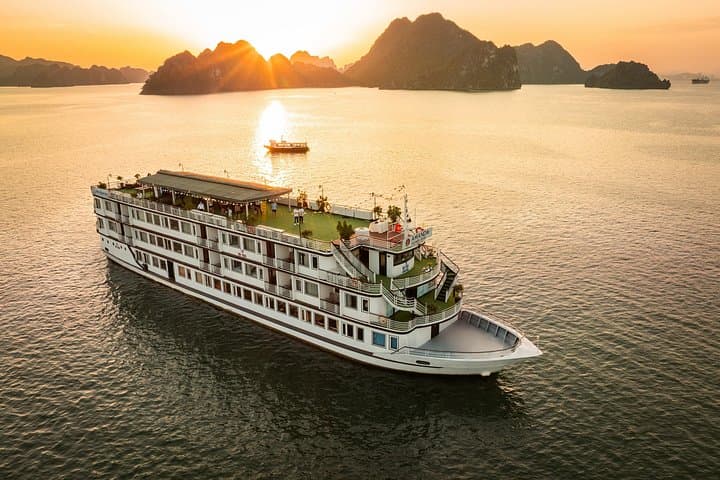 Overnight Ha Long Bay Cruise with Balcony: Kayaks, Caves & Ti Top Views photo 1