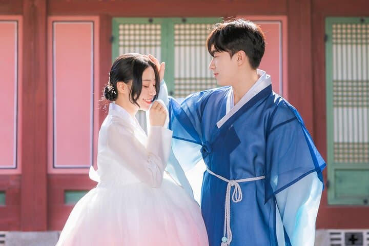Gyeongbokgung Hanbok Experience: Dress Up & Photograph Seoul’s Royal Palace