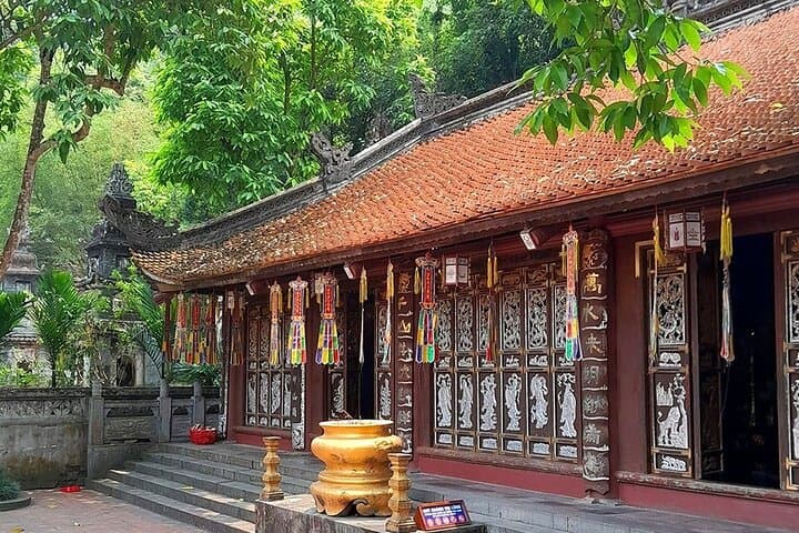 Cruise the Yen Stream to Perfume Pagoda: A Day Trip from Hanoi