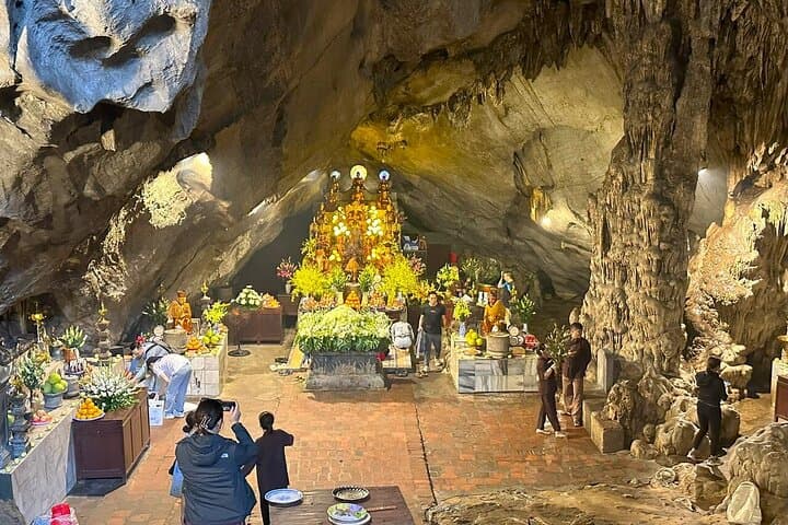 Cruise the Yen Stream to Perfume Pagoda: A Day Trip from Hanoi photo 4