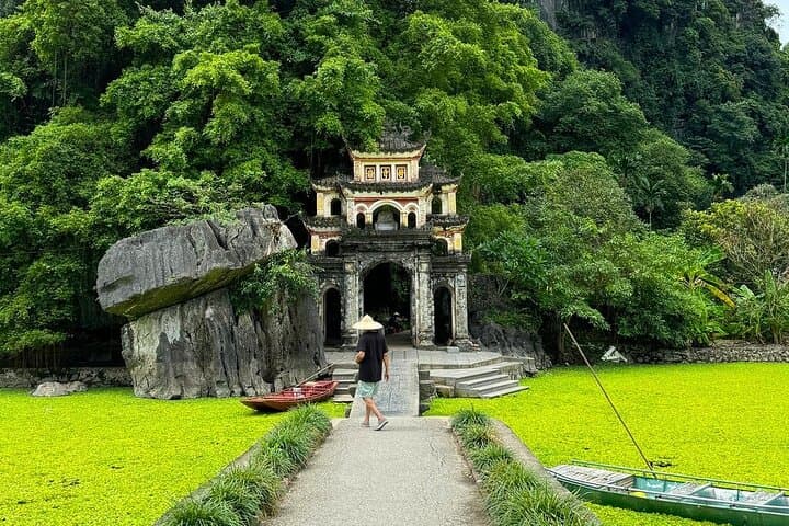Ninh Binh Day Trip from Hanoi: Mua Cave Views, Tam Coc Boat & Bich Dong Pagoda photo 5