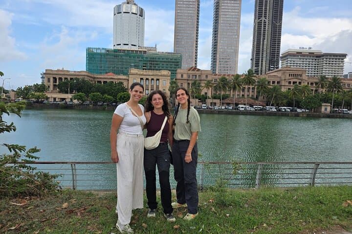 Colombo Tuk Tuk Heritage Tour: Temples, Colonial Landmarks & Tea Tastes photo 5