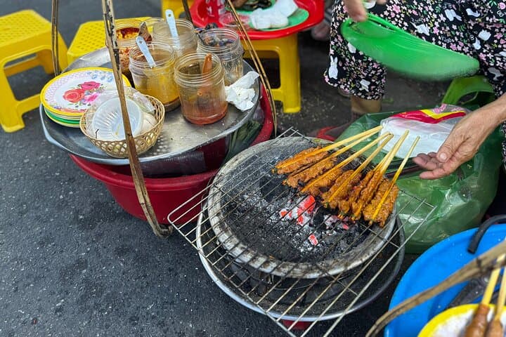 Hoi An Vespa Food Tour — Evening Vespa Street Food Ride Through Ancient Town
