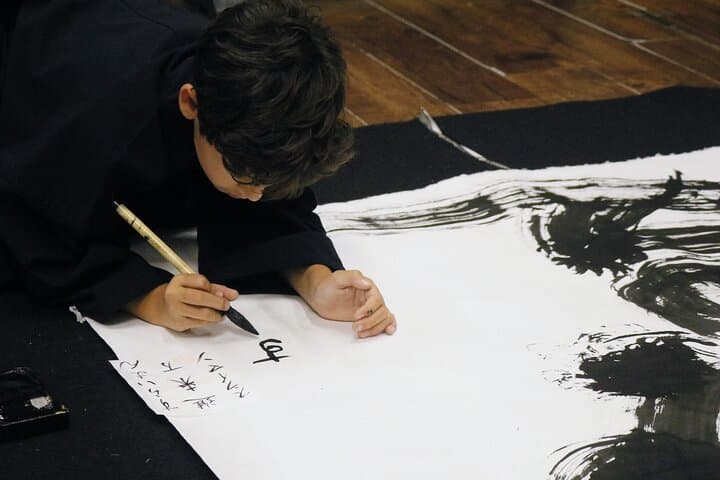 Samurai Calligraphy Experience in Osaka: Final Brushstrokes & Shodo Workshop photo 2