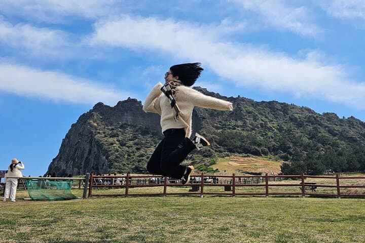 Eastern Jeju Day Tour: Seongsan Ilchulbong, Haenyeo Culture & Lava Tube Exploration photo 4