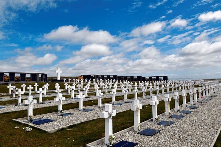 Stanley & Darwin: Argentine Cemetery and Historic City Adventure Tour