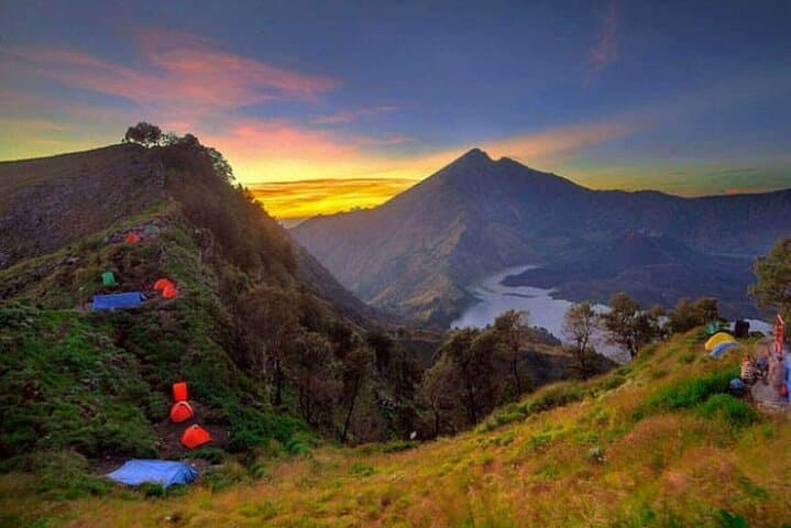 Crater Rim Senaru: A 2-Day Moderate Trek to Rinjani’s Samalas Rim photo 2