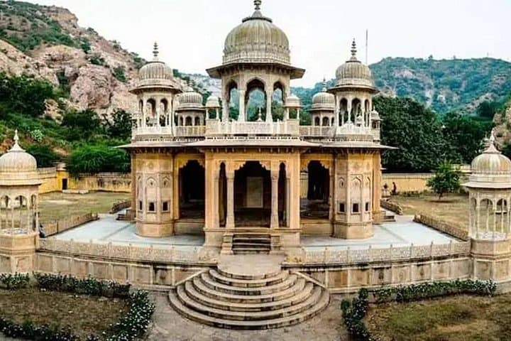Jaipur 2-Day Private Car Tour: Amber Fort, Hawa Mahal & Nahargarh Views photo 2