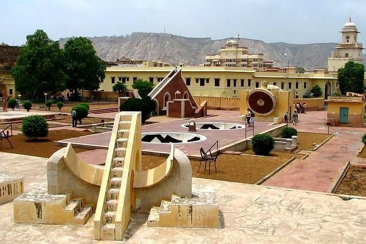 Jaipur 2-Day Private Car Tour: Amber Fort, Hawa Mahal & Nahargarh Views photo 4