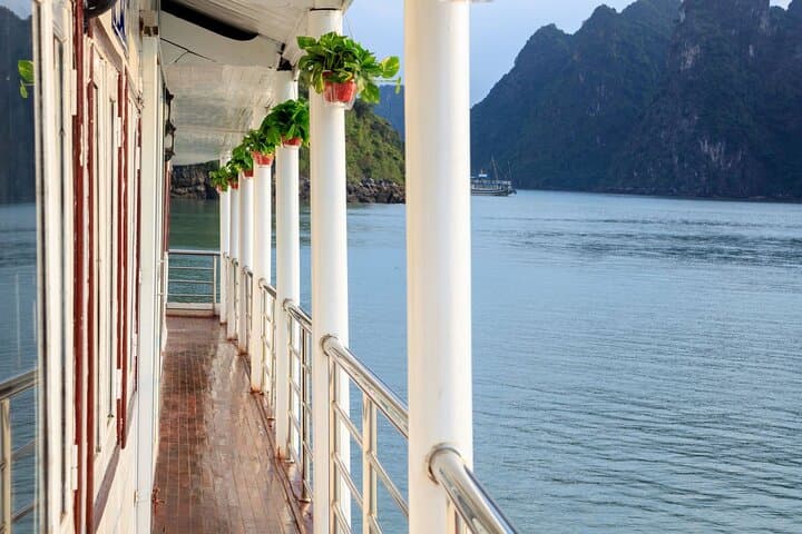 Luxury Ha Long Bay One-Day 5-Star Cruise with Limousine Transfer from Hanoi photo 4