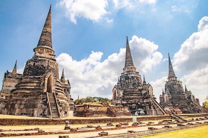 Bangkok Day Trip: Maeklong Railway, Damnoen Saduak Floating Market & Ayutthaya in One Day photo 4