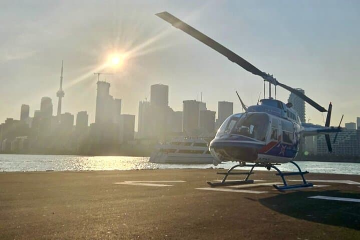 Toronto Skyline Helicopter Tour: CN Tower Loop Over Lake Ontario