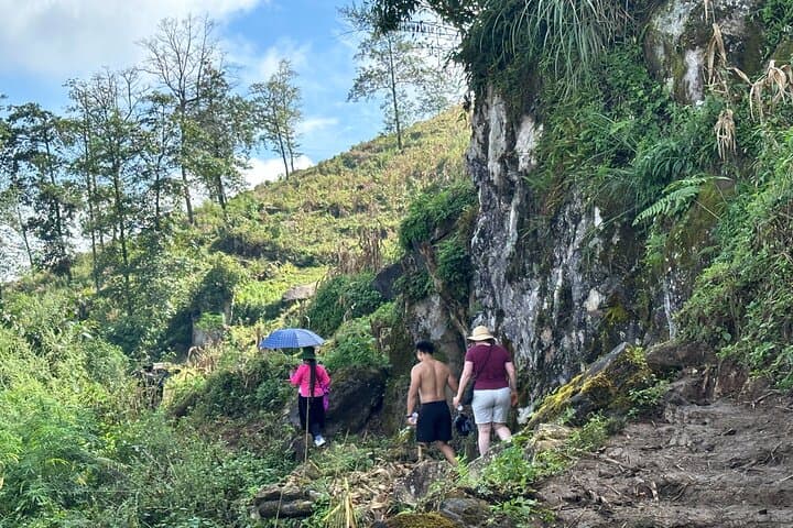 Sapa Day Trek: Sa Seng to Hang Da and Hau Thao Villages photo 4