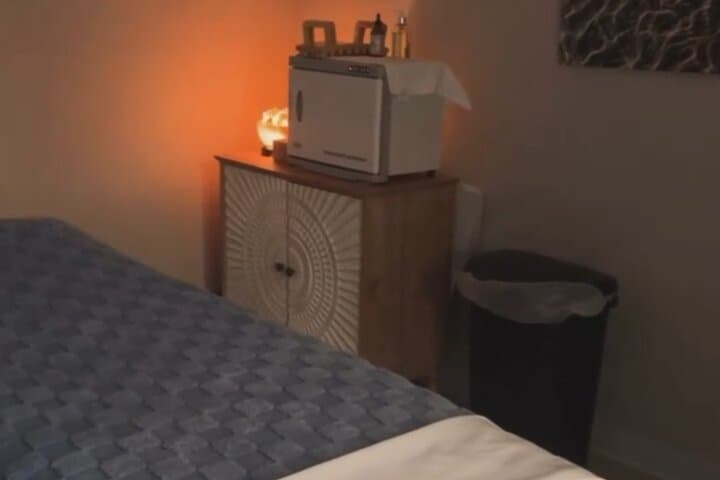 60-Minute Signature Massage in Downtown Gloucester — Relaxing Day Spa Experience