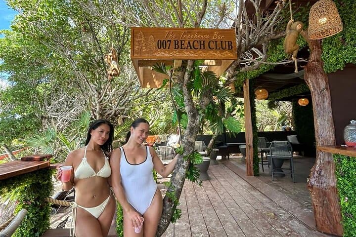 Rose Island Pig Encounter & Snorkel: Private Beach, Turtles & Full-Day Powerboat Trip photo 4