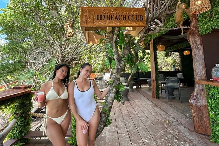 Rose Island Half-Day Powerboat: Snorkel Reefs, Turtles & Private Beach Club photo 4