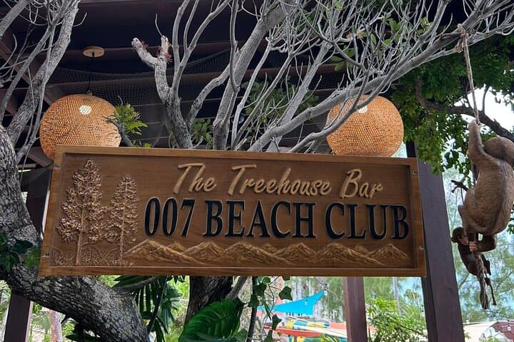Rose Island Half-Day Powerboat: Snorkel Reefs, Turtles & Private Beach Club photo 2