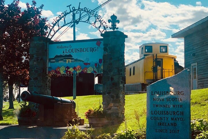 Sydney to Louisbourg Heritage Discovery Tour: Fortress of Louisbourg Day Trip
