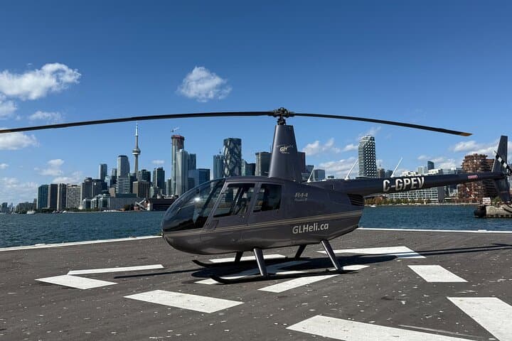 Toronto Skyline Helicopter Tour: CN Tower Loop Over Lake Ontario photo 2