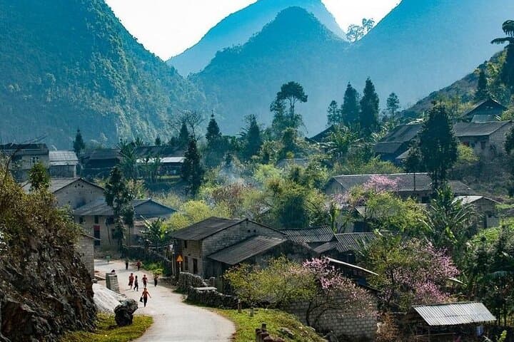 Sapa Rice Terraces and Bac Ha Ethnic Market: 2-Day Cultural Trek photo 6