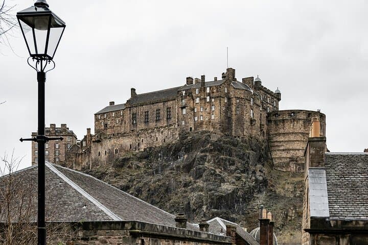 Edinburgh Castle & City Highlights: Full-Day Private Tour (Hotel Pickup)