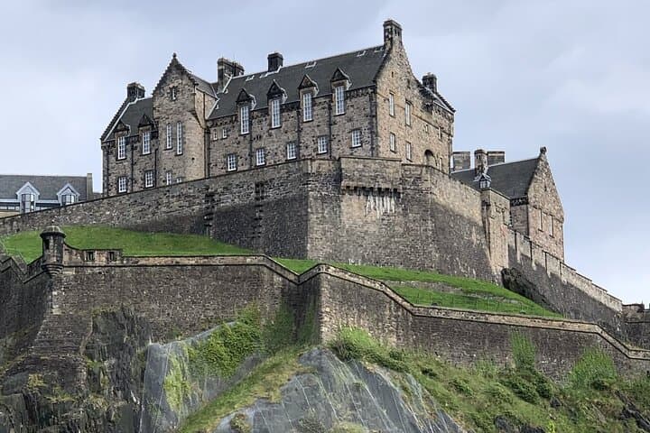 Edinburgh Castle & City Highlights: Full-Day Private Tour (Hotel Pickup) photo 3