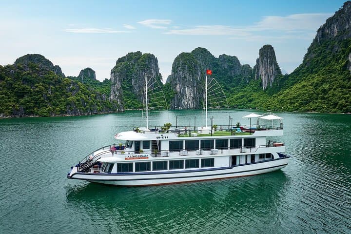 Halong Bay Day Cruise from Hanoi: Surprise Cave, Titop Island & Sunset photo 2