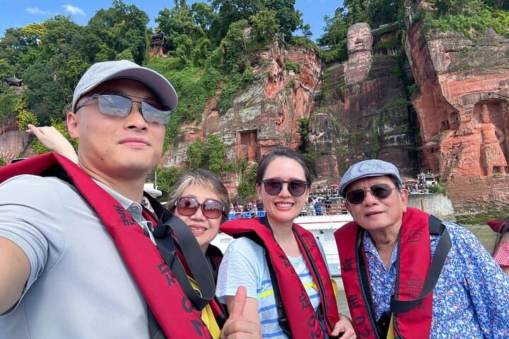 Chengdu Panda Base and Leshan Giant Buddha: Private Day Tour photo 5