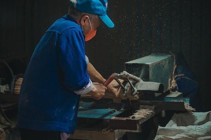 Hanoi Craft Villages: Half-Day Conical Hat & Incense-Making Experience photo 2