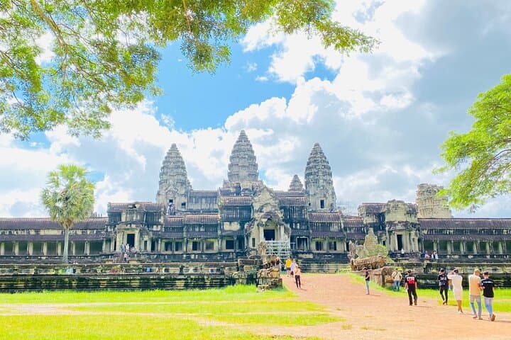 Private Angkor Wat & Lost Temple Jungle Tour — Full-Day Siem Reap Itinerary photo 4