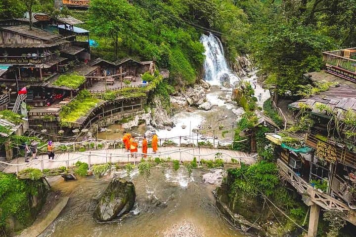 Fansipan Summit, Cat Cat Village & Moana Sapa: Full-Day Sapa Photo Tour photo 2
