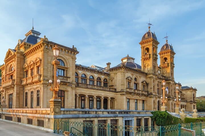 Bordeaux to San Sebastian Private Transfer with 2-Hour Hendaye Stop photo 2
