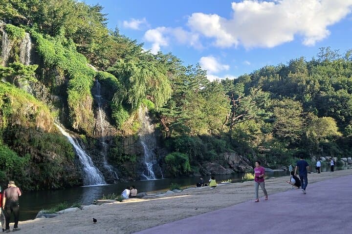 Seodaemun Prison to Hongjae Waterfall: Seoul History and Ansan Jarak-gil Hill Walk photo 4