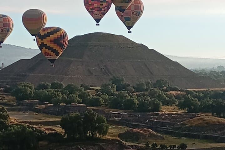 Private Hot Air Balloon Over Teotihuacan Pyramids — Sunrise Couples Experience