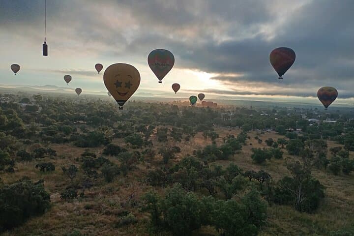 Private Hot Air Balloon Over Teotihuacan Pyramids — Sunrise Couples Experience photo 5