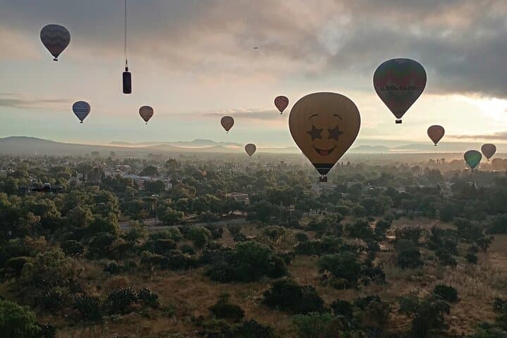 Private Hot Air Balloon Over Teotihuacan Pyramids — Sunrise Couples Experience photo 6