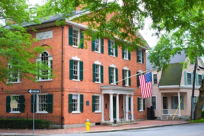 Salem History & Shadows: Self-Guided Audio Walking Tour photo 5