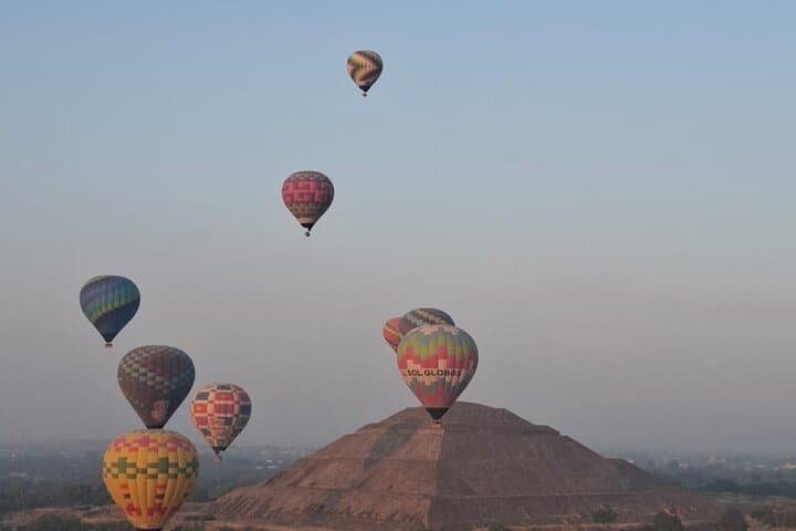 Sunrise Hot-Air Balloon Over Teotihuacan: Flight, Breakfast & Obsidian Workshop photo 2