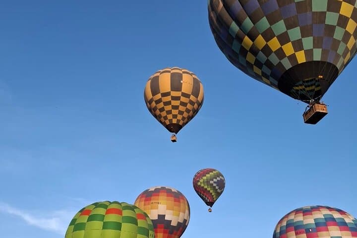Sunrise Hot-Air Balloon Over Teotihuacan: Flight, Breakfast & Obsidian Workshop photo 3