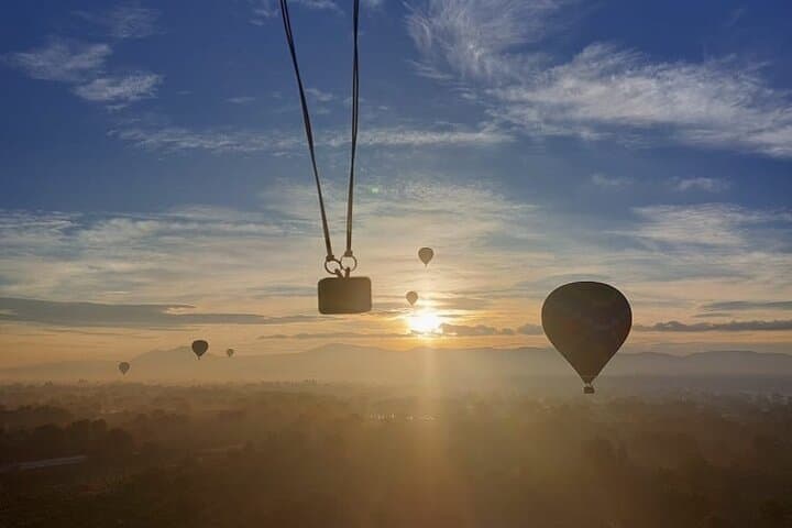 Sunrise Hot-Air Balloon Over Teotihuacan: Flight, Breakfast & Obsidian Workshop photo 4