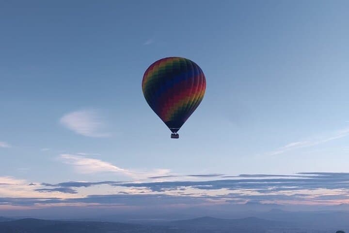Sunrise Hot-Air Balloon Over Teotihuacan: Flight, Breakfast & Obsidian Workshop photo 6