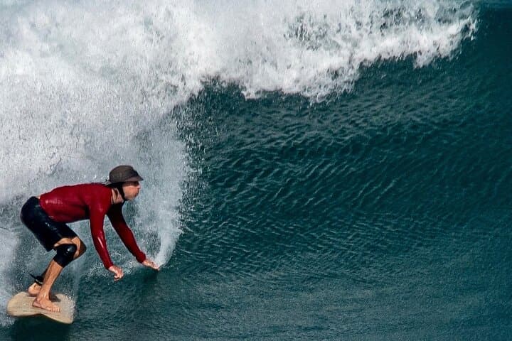 Venice Beach Surf Lessons: Beginner-Friendly Group Sessions at the Breakwater