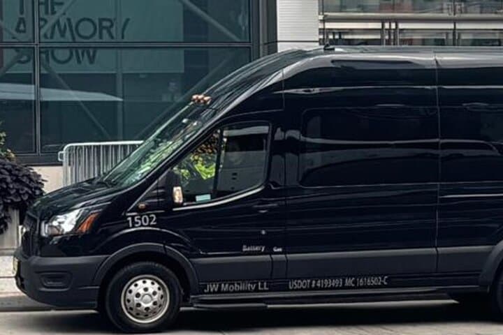 Shared Transfer from Newark Airport (EWR) to Manhattan — Reliable One-Way Shuttle photo 2