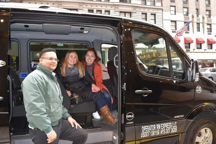 Shared Transfer from Newark Airport (EWR) to Manhattan — Reliable One-Way Shuttle photo 3