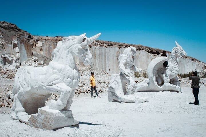 Sillar Route & Culebrillas Tour — Arequipa Quarry Walks and Ancient Petroglyphs photo 4